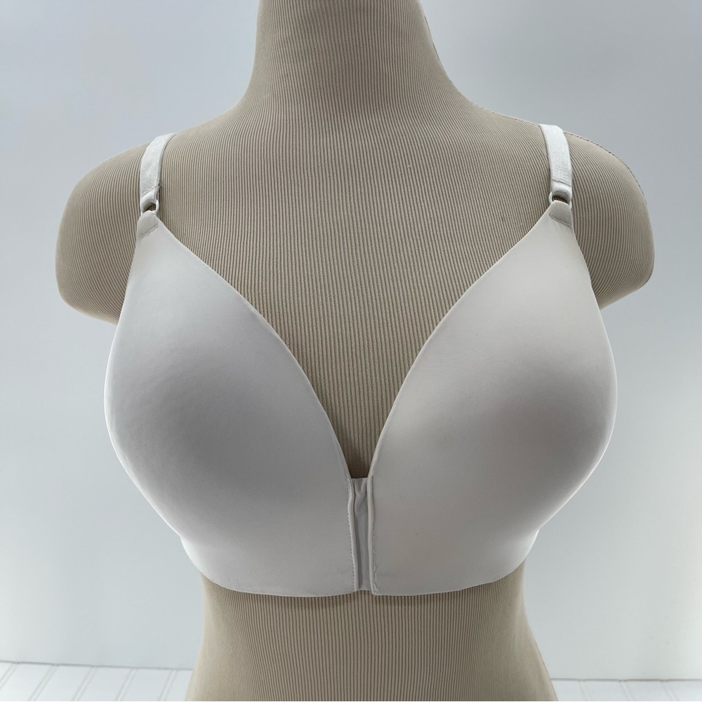 Victoria’s Secret Plunge Soft Cup No Wire White Bra Size 38D
